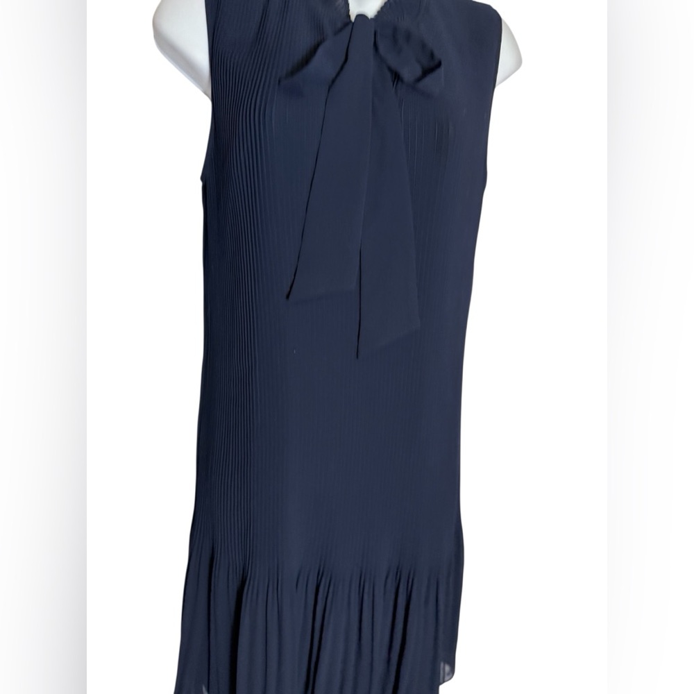 DKNY Dress Size 8 Navy Blue Sleeveless Pleated Tie Neck Shift Dress PERFECT 💙 - Picture 6 of 10